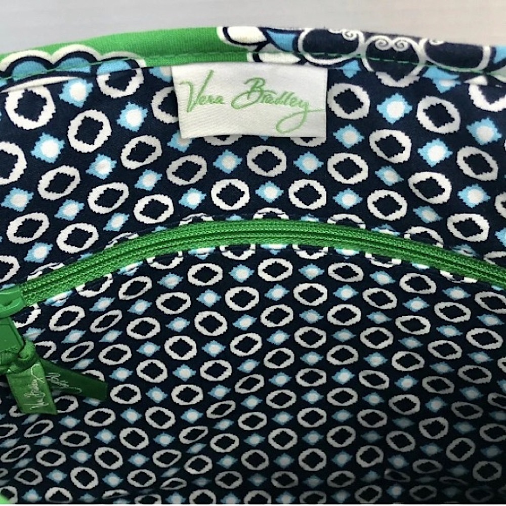 🦚💚HOST PICK!!!💚🦚 Vera Bradley Cupcakes Green Saddle Up Crossbody - Picture 4 of 5